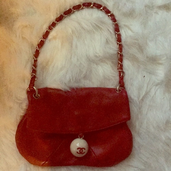 Authentic chanel clutch with gold chain, very cute - Picture 1 of 3